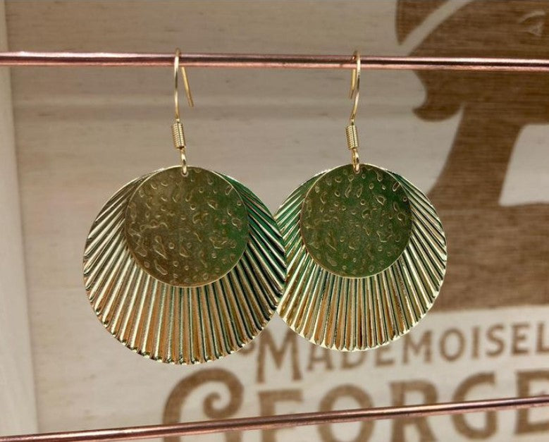Boucle d'oreille Vaiana en laiton doré
