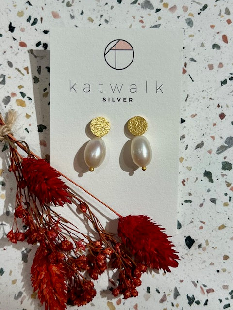 Boucles d'oreilles - messing - pastille martelée et perle nacrée