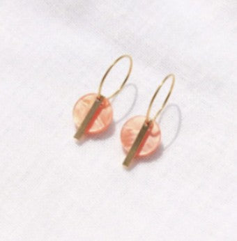 Boucles d'oreilles Lore acetate rose et laiton doré - F004