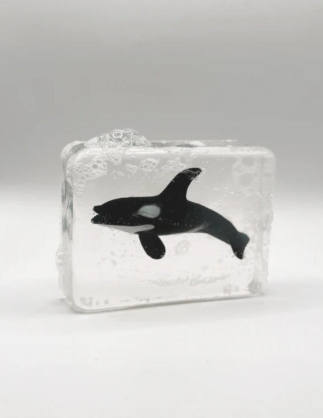 Savon transparent artisanal avec figurine - Orque