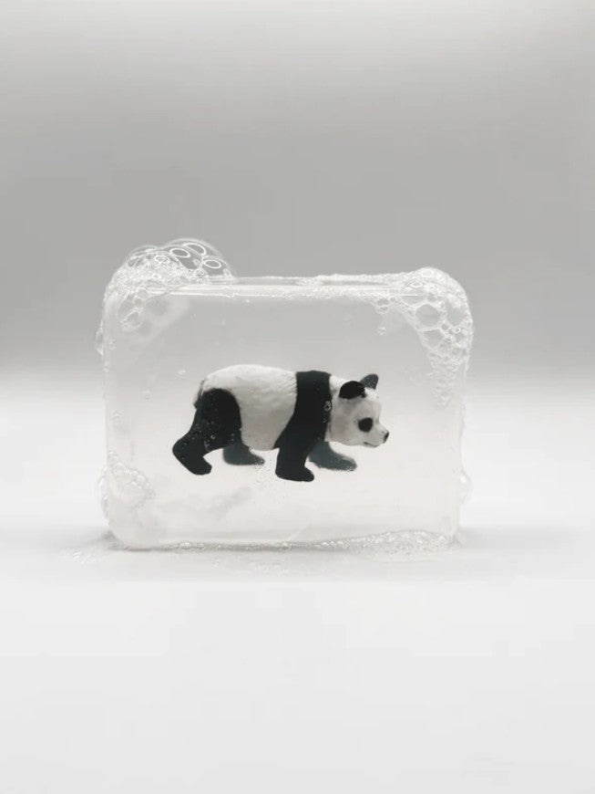 Savon transparent artisanal avec figurine - Panda