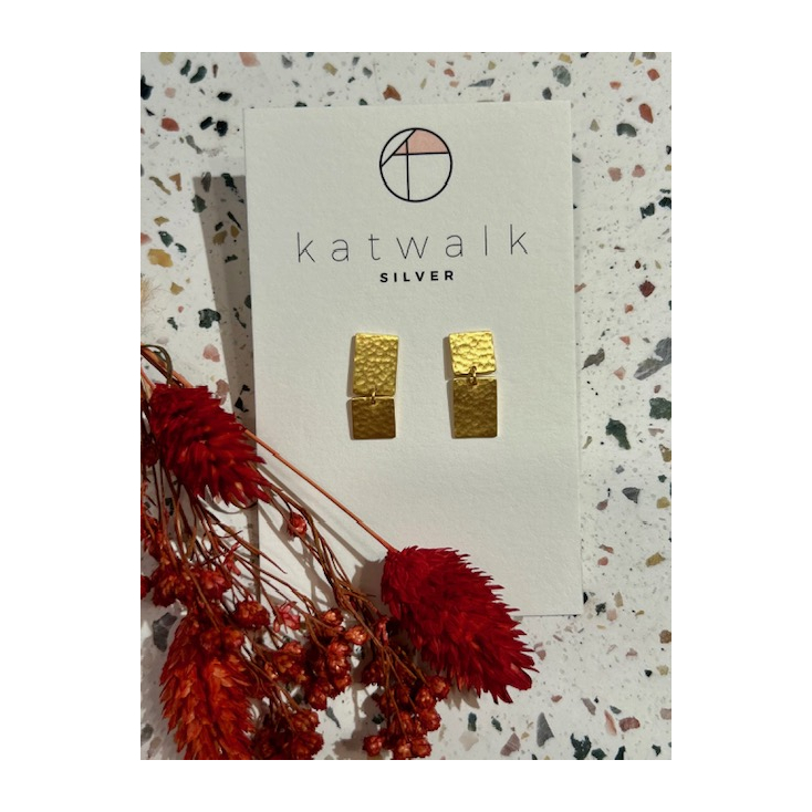 Boucles d'oreilles asymétriques - or - rectangle et carré martelé