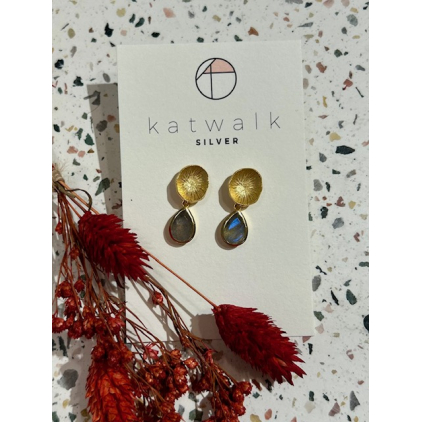 Boucles d'oreilles - messing - pastille incurvée striée et goutte sertie pierre grise