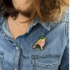 Broche oiseau brodé