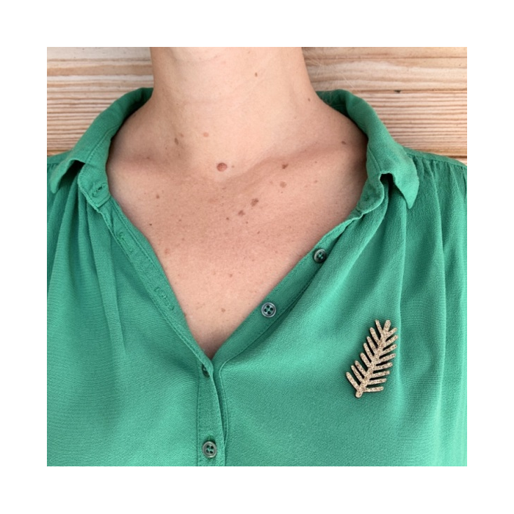 Pin's en feutrine - branche de pin - doré