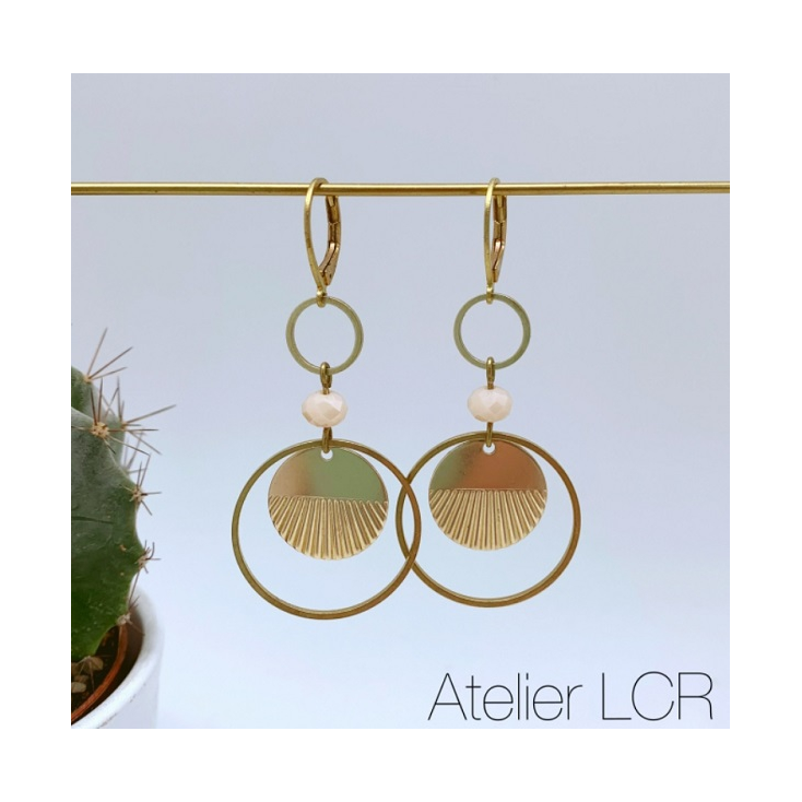 Boucles d'oreilles laiton petit cercle, perle rose, cercle et piece semi striée