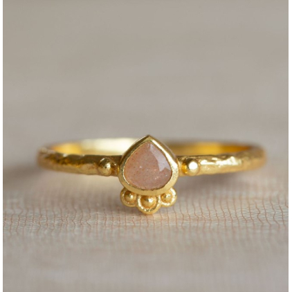 Bague Alie triangle 3mm peach moonstone dots g.pl Taille 56 4359GB4