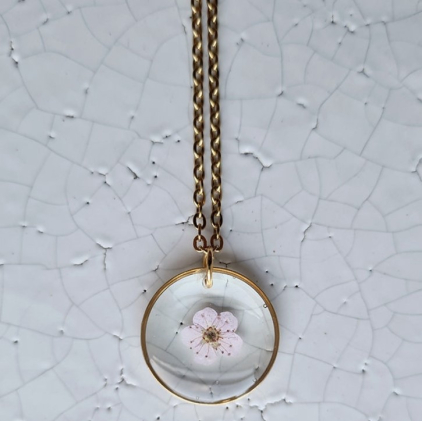 Collier 45 cm Médaillon Fleuri - Petite fleur parme
