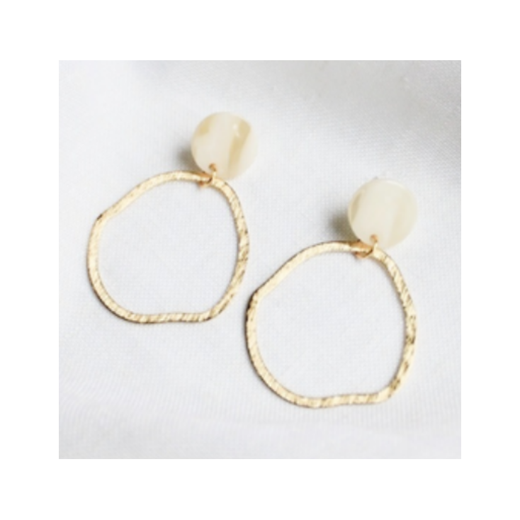 Boucles d'oreilles Britt acetate blanc beige et laiton doré - B041