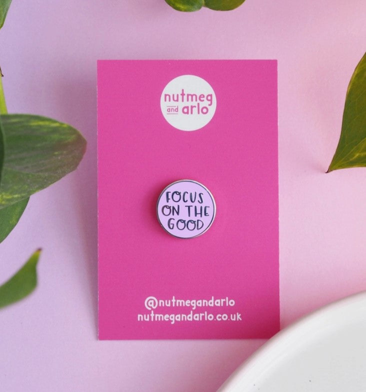Broche en émail - Focus on the Good