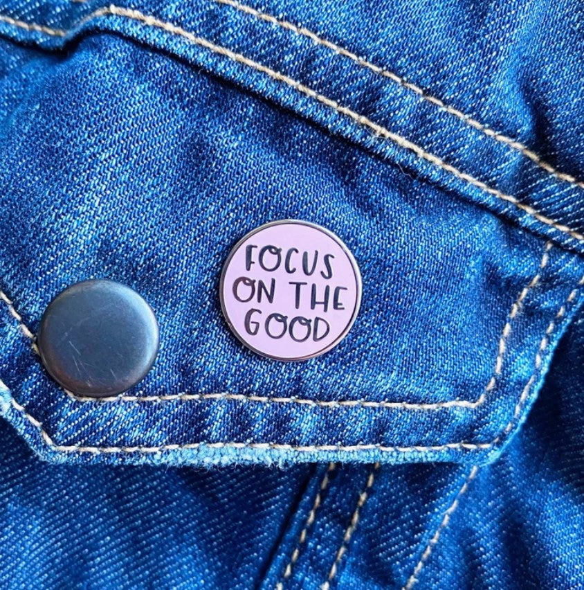 Broche en émail - Focus on the Good