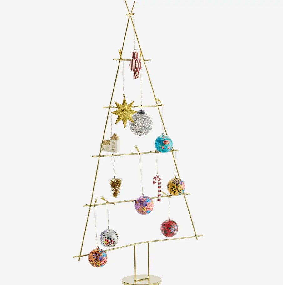 Sapin en fer sur pied