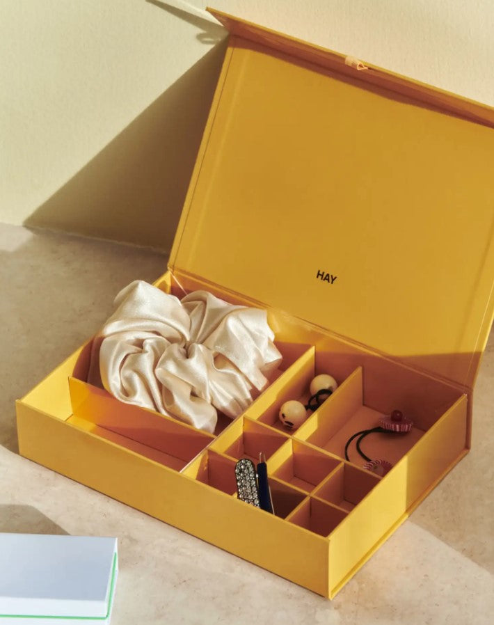 Colour storage - boîte à bijoux - egg yolk