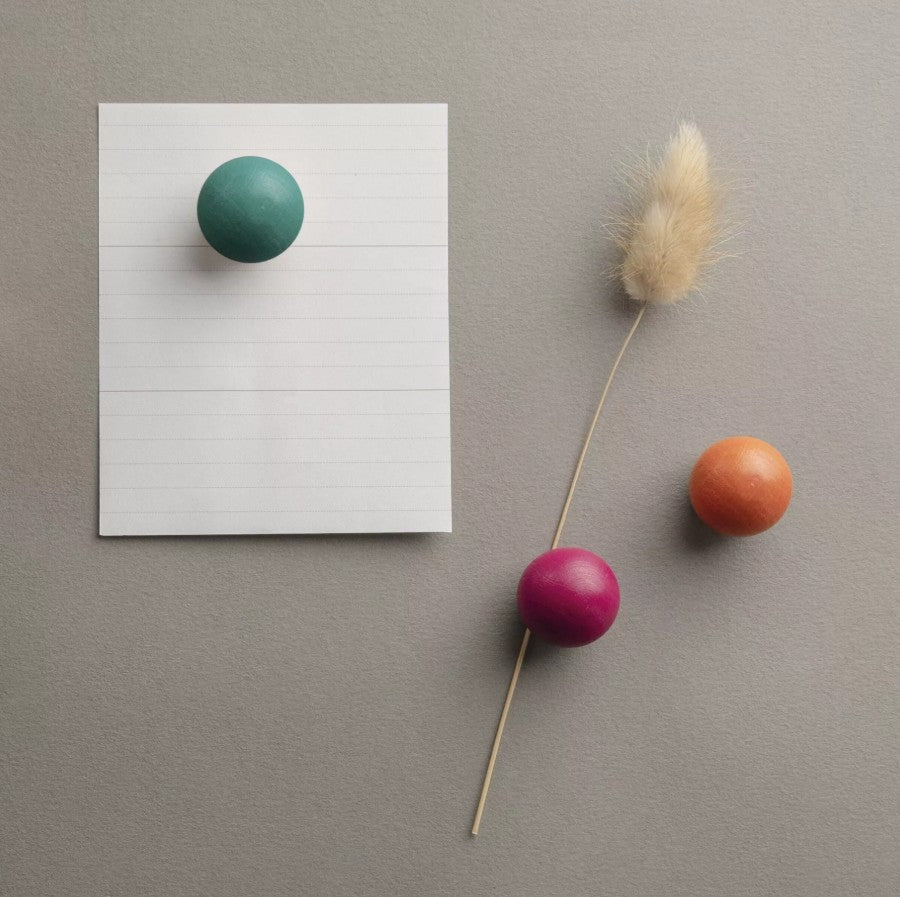 Petite boule magnétique en bois - mauve