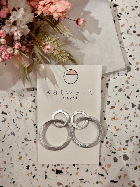 Boucles d'oreilles - argent - deux anneaux grand martelé et moyen lisse