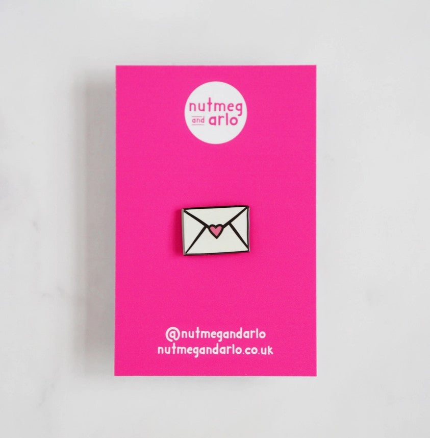 Broche en émail - Love Letter