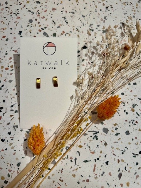 Boucles d'oreilles - or - rectangle bombé martelé