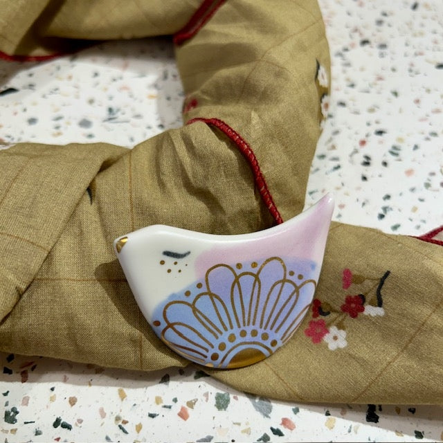 Broche oiseau en porcelaine - 09