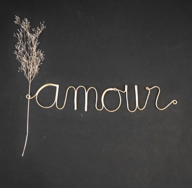 Mot en laiton doré - amour