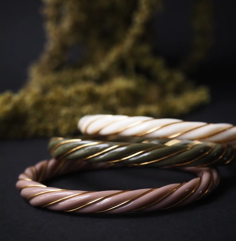 Bracelet résine torsadé or - rose pâle
