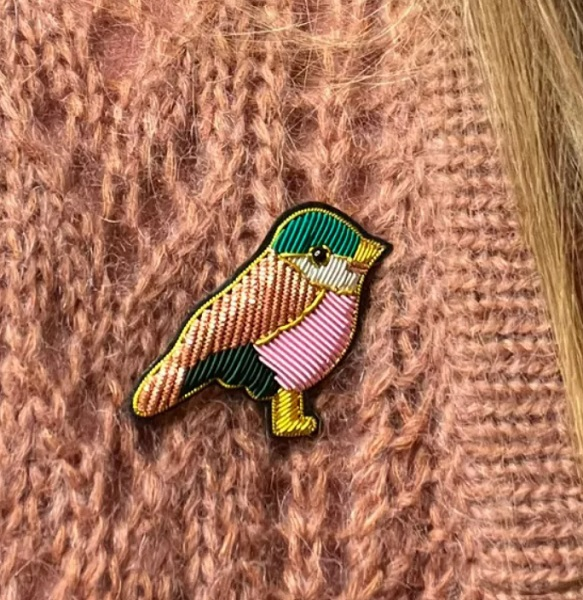 Broche oiseau brodé