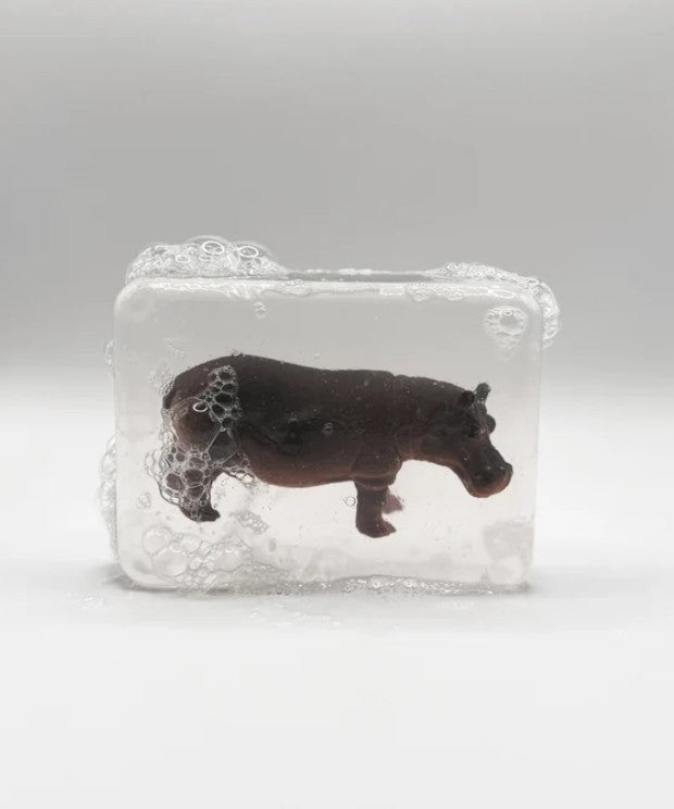 Savon transparent artisanal avec figurine - Hippopotame