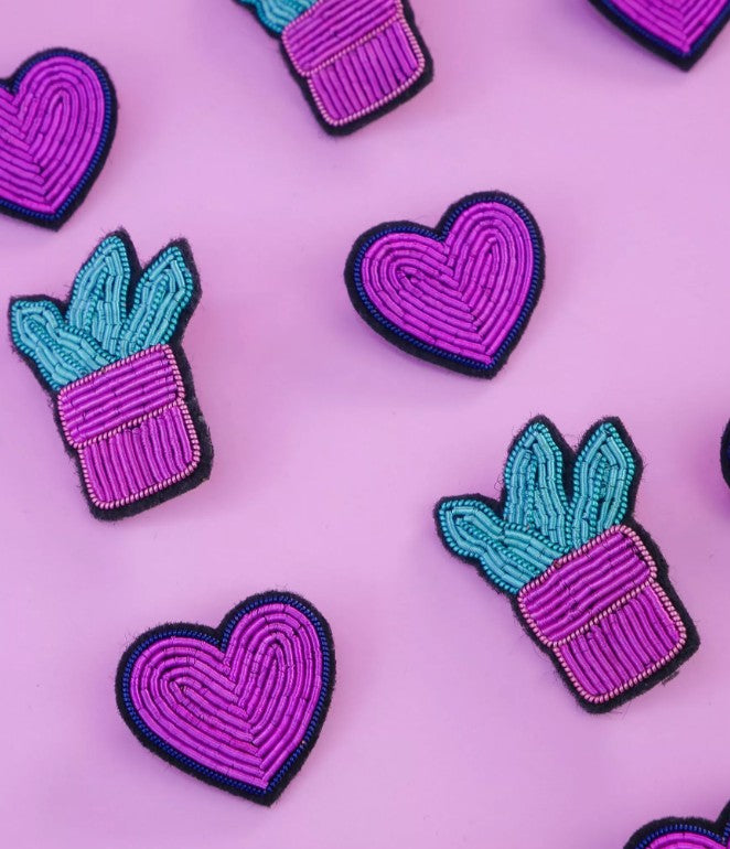 Broche - Love always